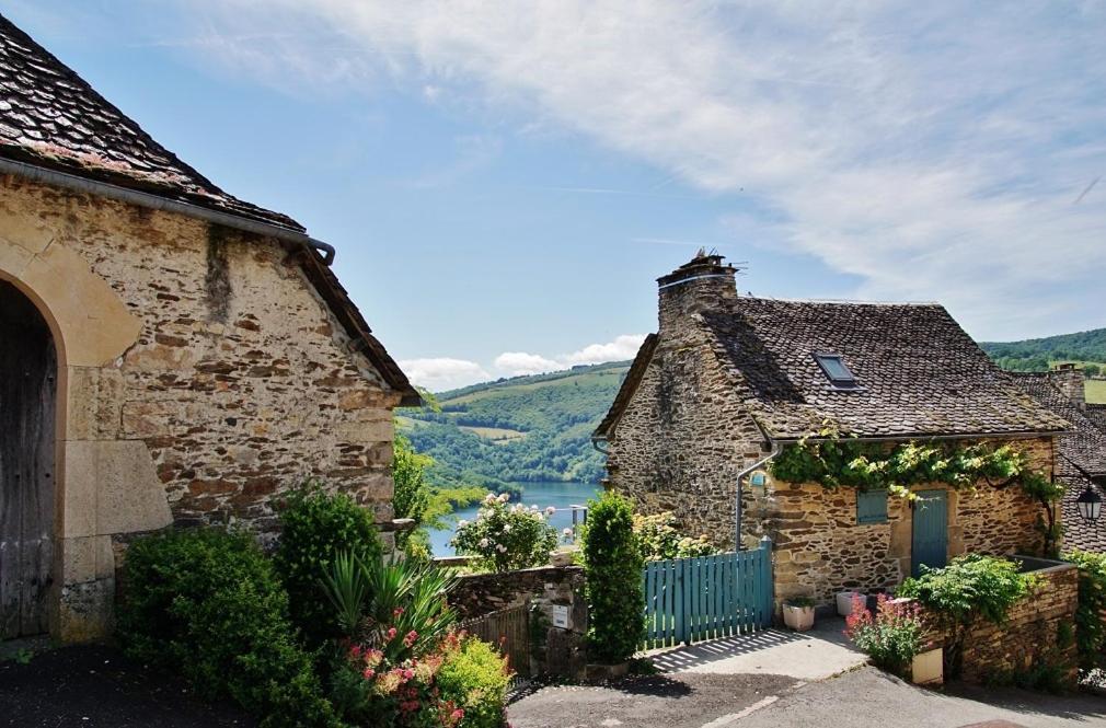 Auberge Du Lac Mandailles  Buitenkant foto